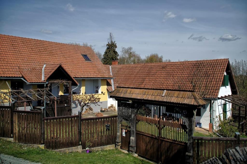 Stilvolles Landhaus Im Dreilaendereck Felsőszölnök Εξωτερικό φωτογραφία